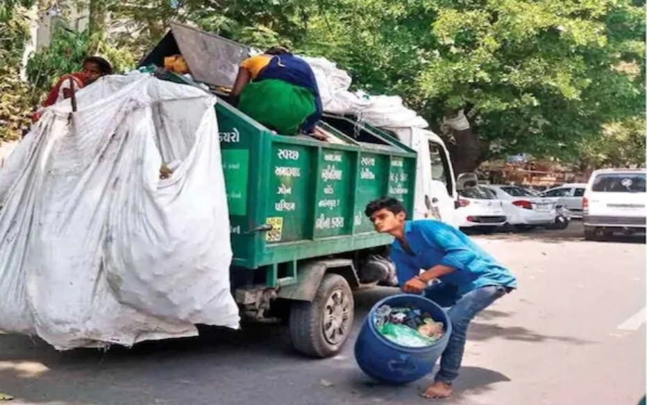 Waste collection vehicle and workers